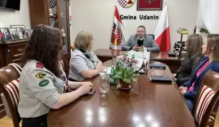 Wójt Gminy Udanin spotkał się przedstawicielkami średzkiego Hufca ZHP