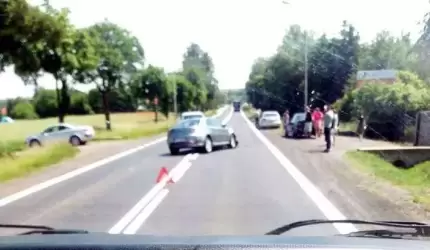 Kolizja w Środzie Śląskiej z udziałem 3 samochodów