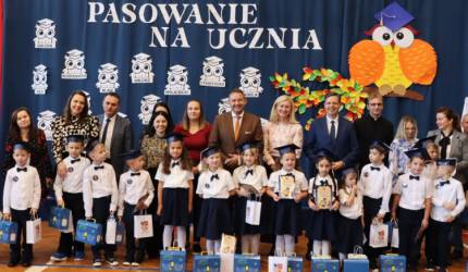 Pasowanie na ucznia w Udaninie – chwila pełna wzruszeń i dumy