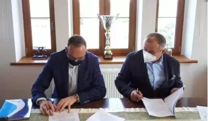 Wójt gminy Miękinia podpisał umowę na przebudowę dwóch ulic