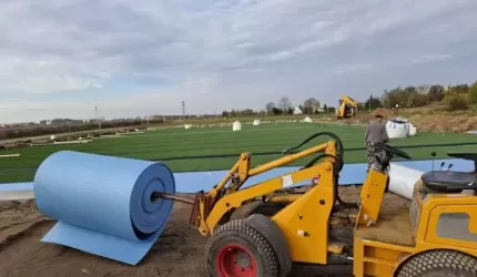 Gmina Miękinia: Trwają prace przy boisku w Kadłubie