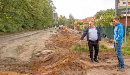 Trwa przebudowa drogi w Brzezinie. Będą chodniki, oświetlenie i ścieżka rowerowa