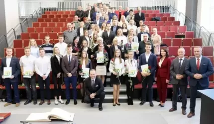 Stypendia dla najlepszych uczniów powiatowych szkół przyznane!