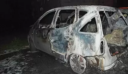 Podpalił samochód na parkingu osiedlowym, kierował też groźby