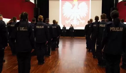 Nowi policjanci wypowiedzieli słowa roty ślubowania