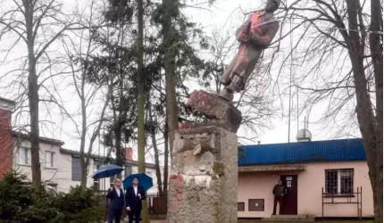 Trwa akcja usuwania pomników upamiętniających żołnierzy Armii Czerwonej