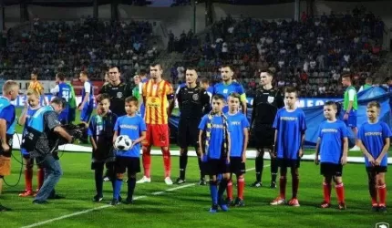 Dziecięca eskorta, a wśród niej dzieci z Damianowa i Piekar