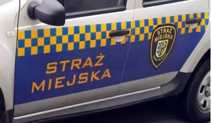 Zanieczyszczona droga, paląca młodzież... - raport straży miejskiej