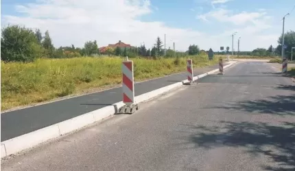 W Malczycach trwa budowa chodnika i wymiana nawierzchni drogi