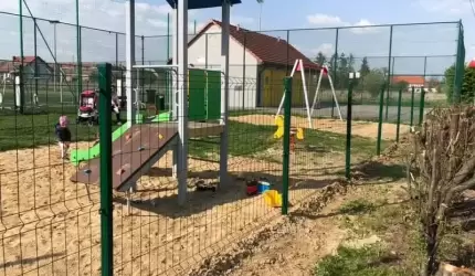 Plac zabaw w Udaninie został ogrodzony