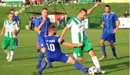 Emocjonujący mecz w Miękini. Pogoń wygrywa z Osiekiem i utrzymuje pozycję lidera