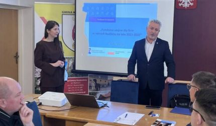 Wsparcie dla biznesu: spotkanie informacyjne o dotacjach i pożyczkach w UG Kostomłoty