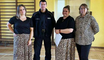 "Przemoc rówieśnicza" – spotkanie z policjantem w szkole w Kostomłotach