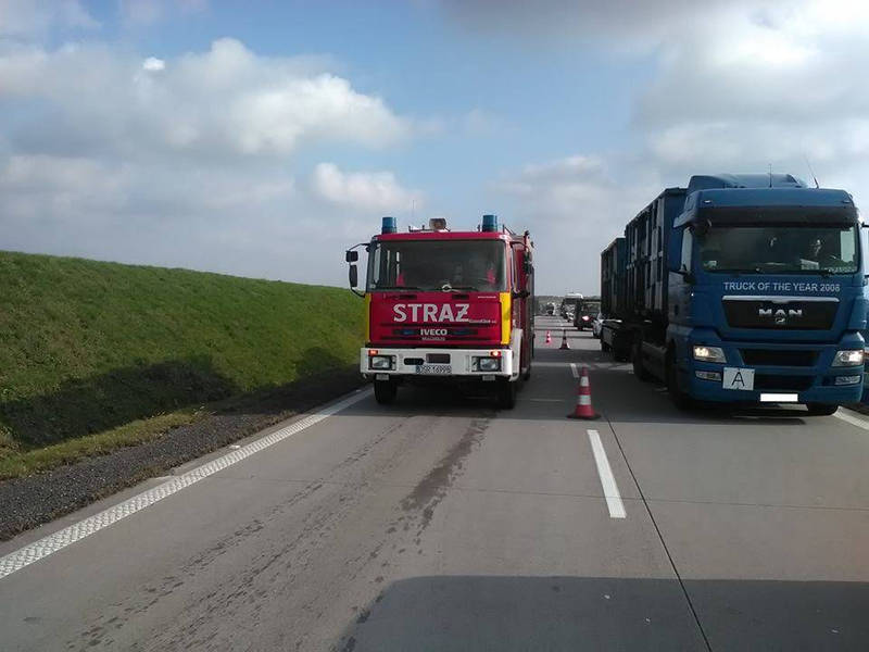 KOLIZJA NA AUTOSTRADZIE A4. JEDNA OSOBA POSZKODOWANA