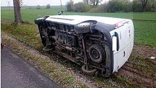 1przewrocone auto0