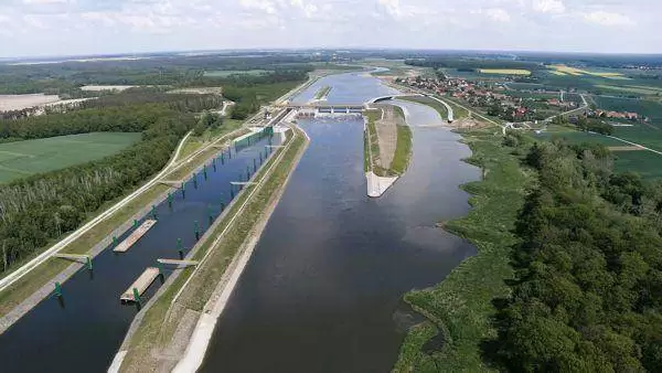 16f53d58 29ff 4802 b16b 8773508c2725