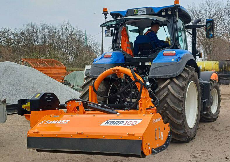 Powiat wzmacnia zaplecze służby drogowej przed sezonem koszenia