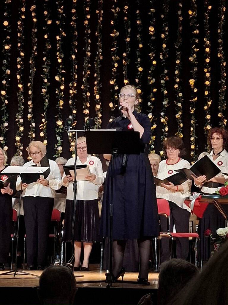 dyrygent choru seniora ziemi sredzkiej pani maryia yanushkevich