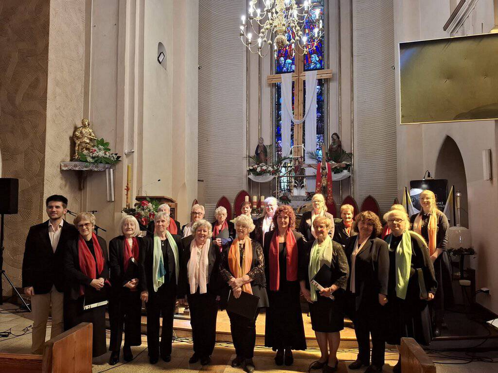 pierwszy wystep choru w parafii pw. podwyzszenia krzyza swietego w srodzie slaskiej