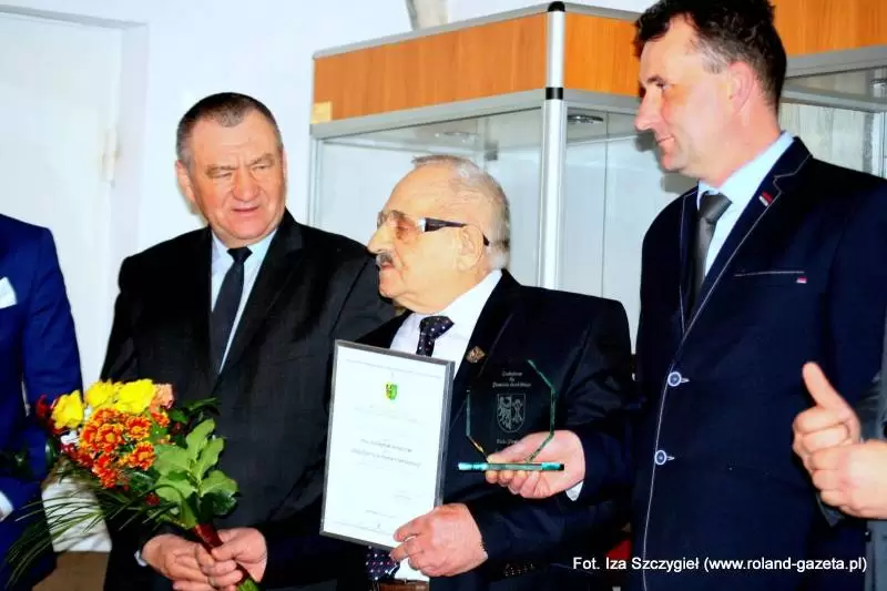 29512406 1742722209141069 2077647608616058880 n