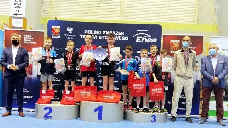 podium debla zakow 747x420