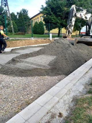 Trwa przebudowa ul. Szkolnej w Rakoszycach