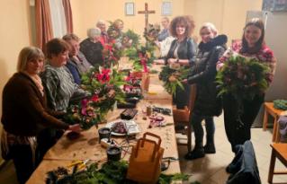 Przedświąteczne zajęcia florystyczne w sołectwie Sokolniki
