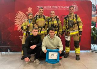 Średzcy strażacy na Mistrzostwach Polski w biegu po schodach - Sky Tower Run 2024