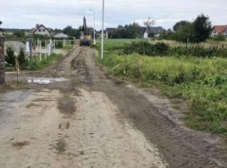 Rozpoczęły się prace przy budowie drogi dojazdowej do gruntów rolnych w Źródłach
