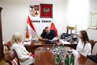 Gmina Udanin podpisała umowę na program profilaktyki nowotworów skóry na rok 2024