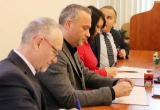 W średzkim starostwie podpisano z wójtami umowy partnerstwa