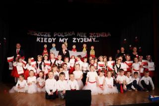 Przedszkolaki śpiewały o Polsce