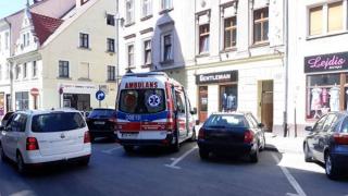 MĘŻCZYZNA BYŁ AGRESYWNY. WYWAŻYŁ DRZWI SĄSIADOM