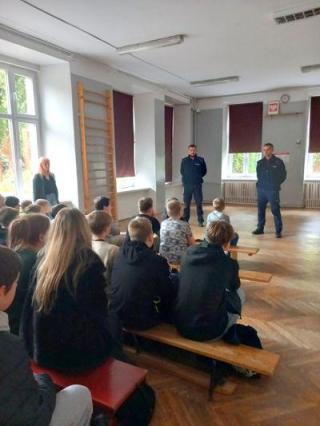 Policjanci z wizytą w Szkole Podstawowej nr 1 w Środzie Śląskiej