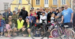 PONAD 100 OSÓB NA RODZINNYM PIKNIKU ROWEROWYM