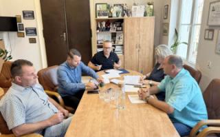 Powiat Średzki inwestuje w infrastrukturę drogową: dwie nowe umowy podpisane