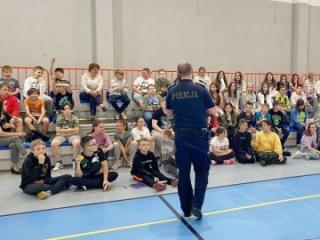 Policjanci zakończyli cykl spotkań z uczniami Zespołu Szkół w Lutyni