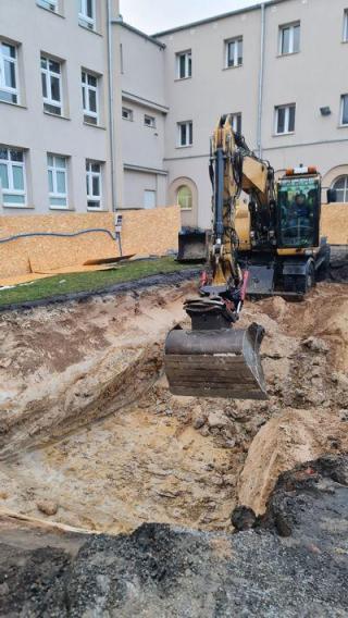 Budowa przyszkolnego basenu w Malczycach trwa w najlepsze