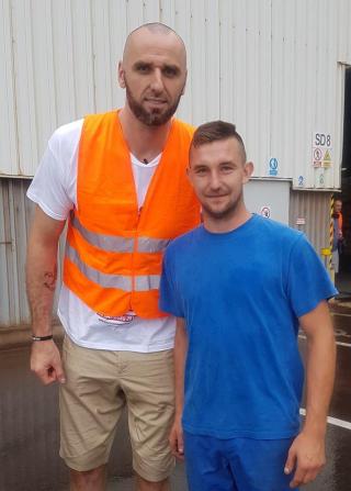 Marcin Gortat z wizytą w fabryce Röben w Środzie Śląskiej