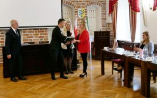 Średzcy nauczyciele uhonorowani nagrodami Burmistrza - Święto Edukacji w gminie