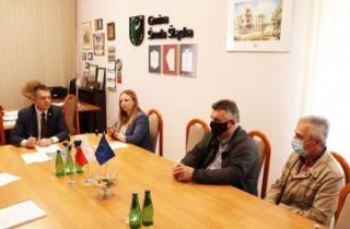 Kontrakty na budowę 35 lamp ulicznych
