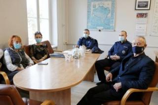 Spotkanie komendanta policji ze starostą i przedstawicielami sołtysów