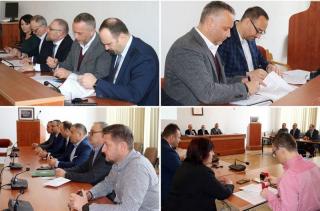 Podpisano umowy na realizację rekordowego projektu Powiatu Średzkiego