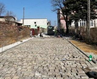 Układanie kostki granitowej na Kasztanowej