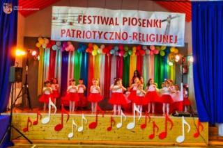 Partiotyczno-religijne śpiewanie w Szkole Podstawowej w Udaninie