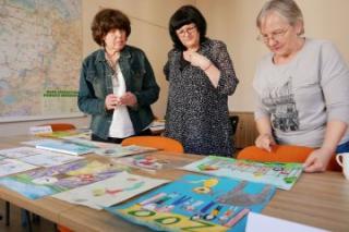 Blisko 100 prac wpłynęło na powiatowy konkurs plastyczny „Małe radości”