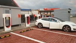 W Polsce pojawi się 40 nowych stacji ładowania samochodów elektrycznych. Wśród nich kolejna w gminie Kostomłoty