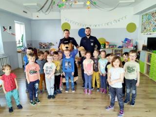 Policjanci i Komisarz Lew z wizytą u przedszkolaków z Wróblowic