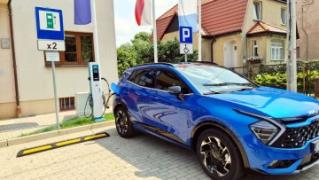 Przed Urzędem Gminy w Malczycach można ładować auta elektryczne