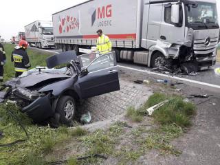 CZOŁOWE ZDERZENIE. CZTERY OSOBY POSZKODOWANE (FOTO)